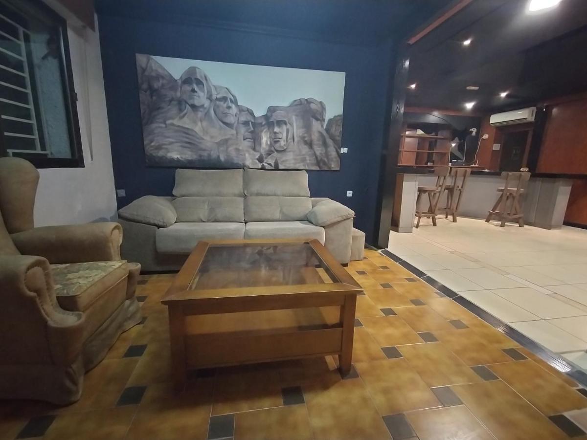 Hostal New York City Sonseca Екстер'єр фото