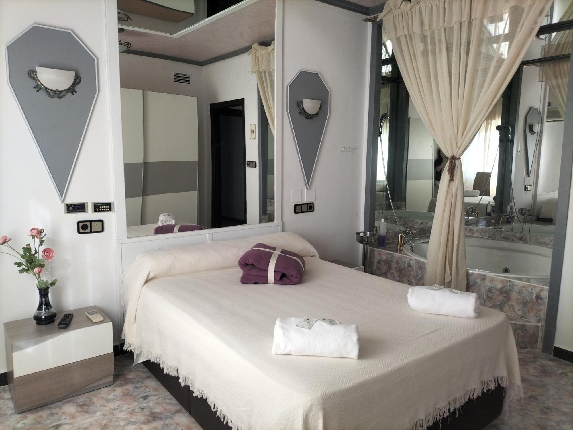 Hostal New York City Sonseca Екстер'єр фото