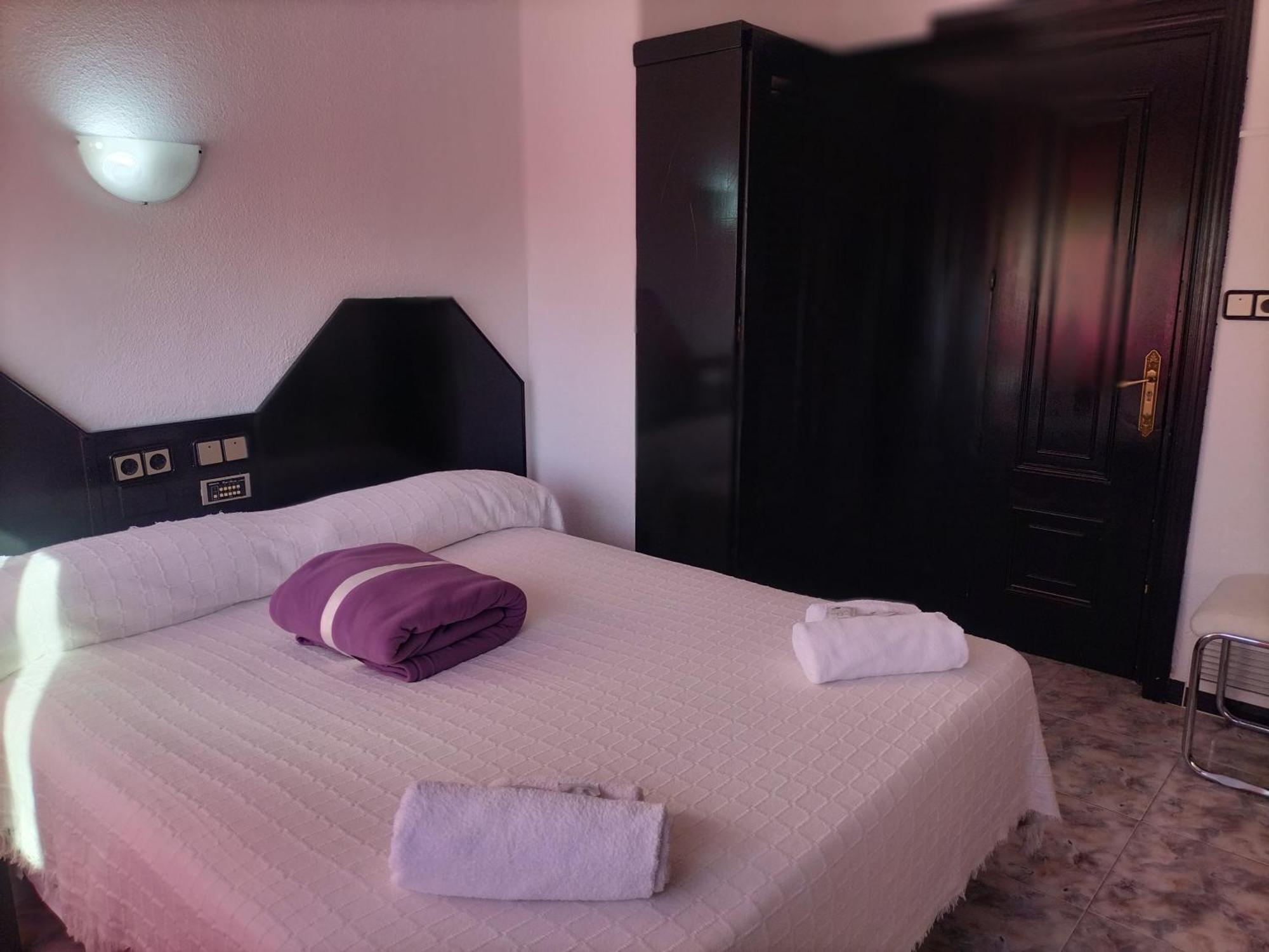 Hostal New York City Sonseca Екстер'єр фото