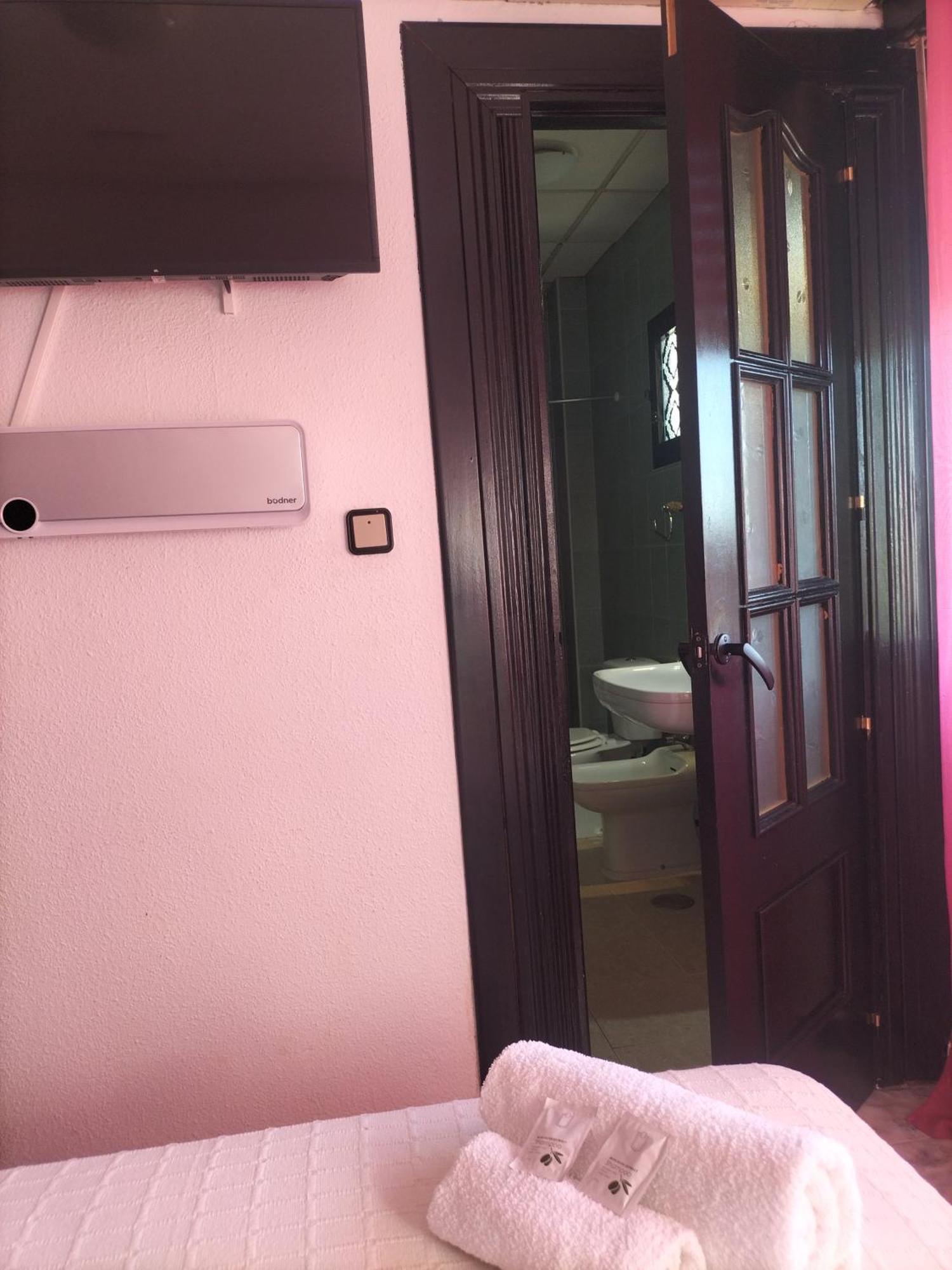 Hostal New York City Sonseca Екстер'єр фото