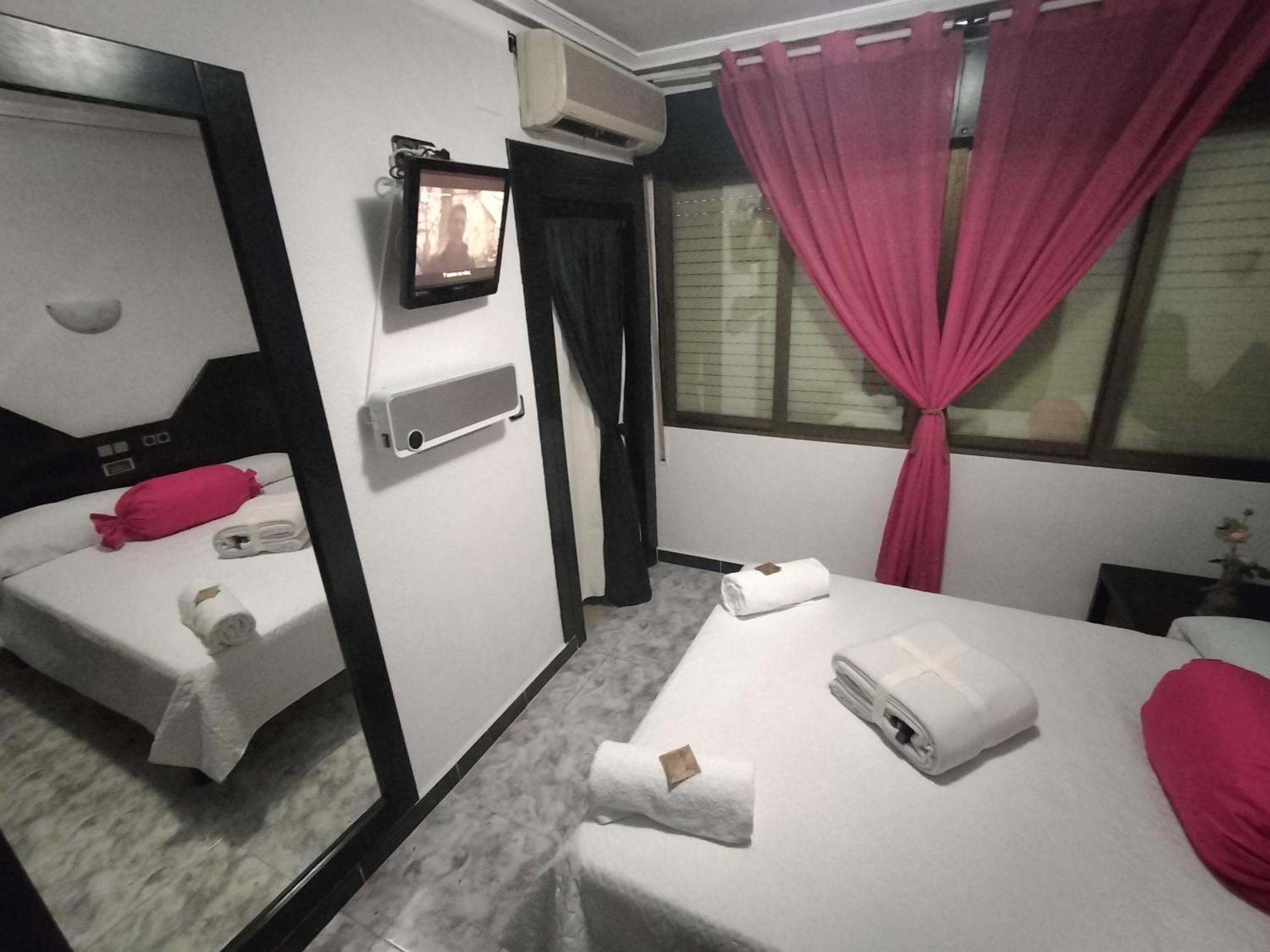 Hostal New York City Sonseca Екстер'єр фото