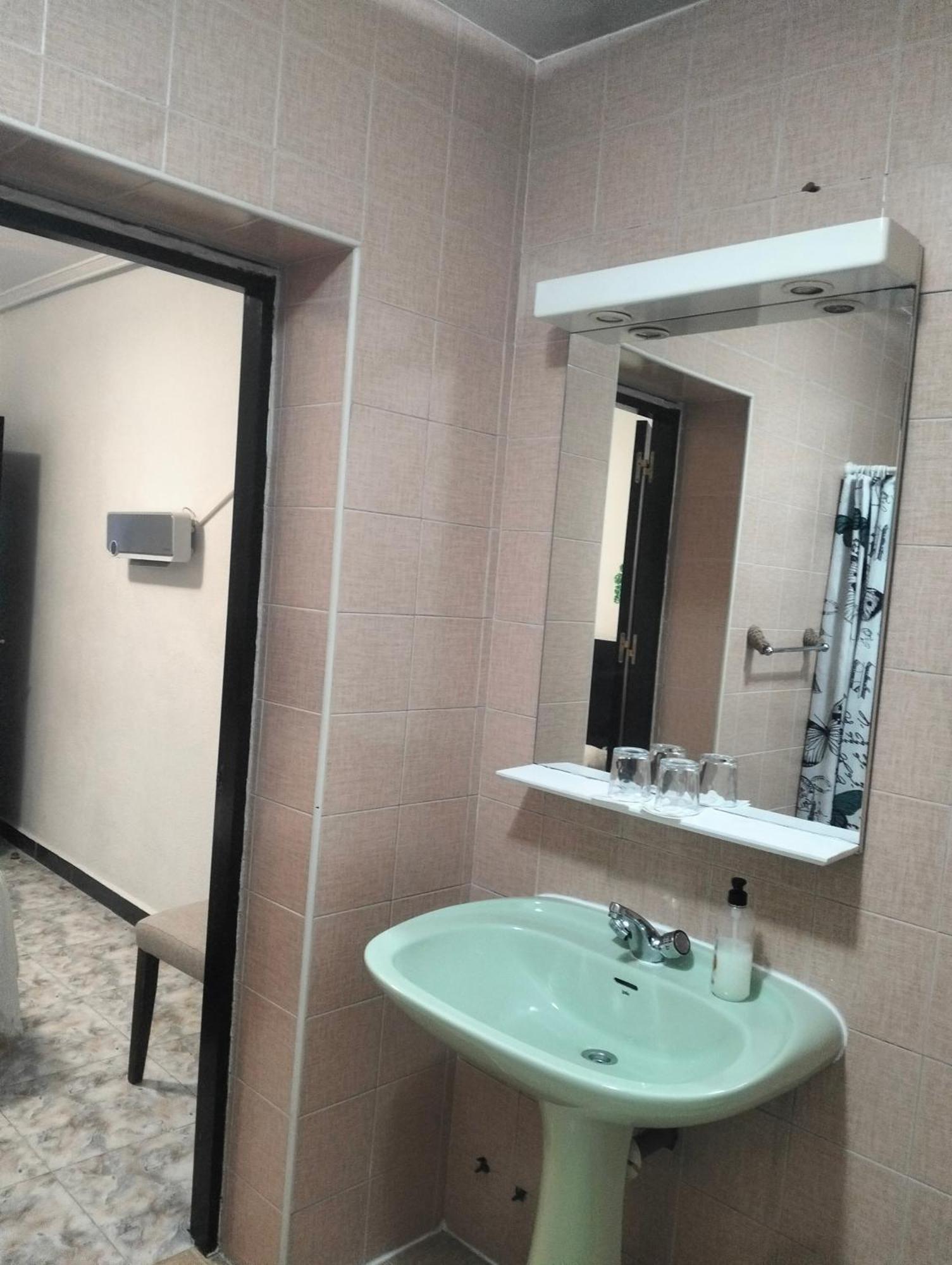 Hostal New York City Sonseca Екстер'єр фото