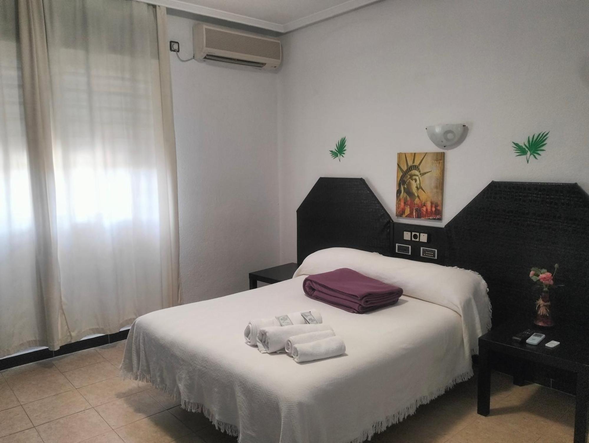 Hostal New York City Sonseca Екстер'єр фото